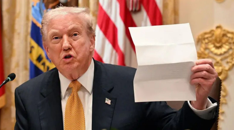 "Вони повинні махати білим прапором": Трамп зробив нову заяву щодо війни в Ірані